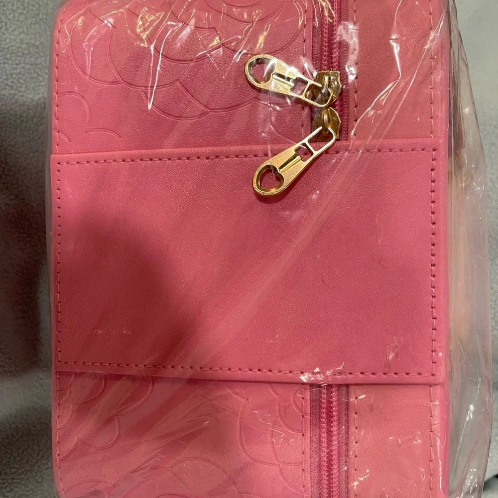 Pink Embossed Women's jewelry/cosmetic bag 8x5x5 inches LWH - Picture 3 of 4